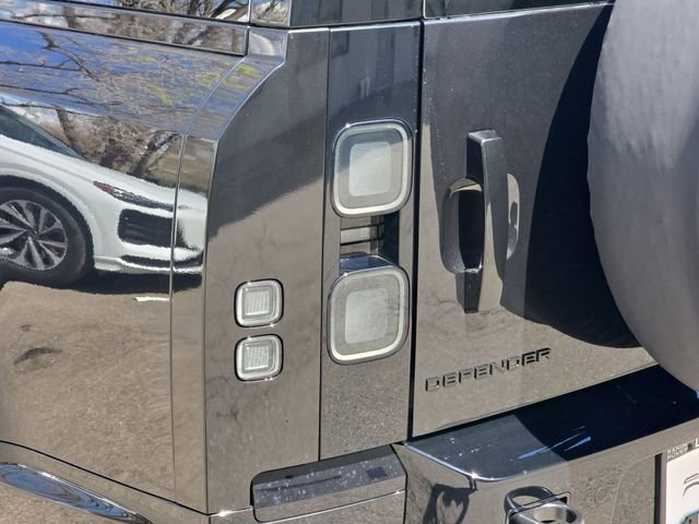 New 2026 Land Rover Defender 130 X-Dynamic SE image 23