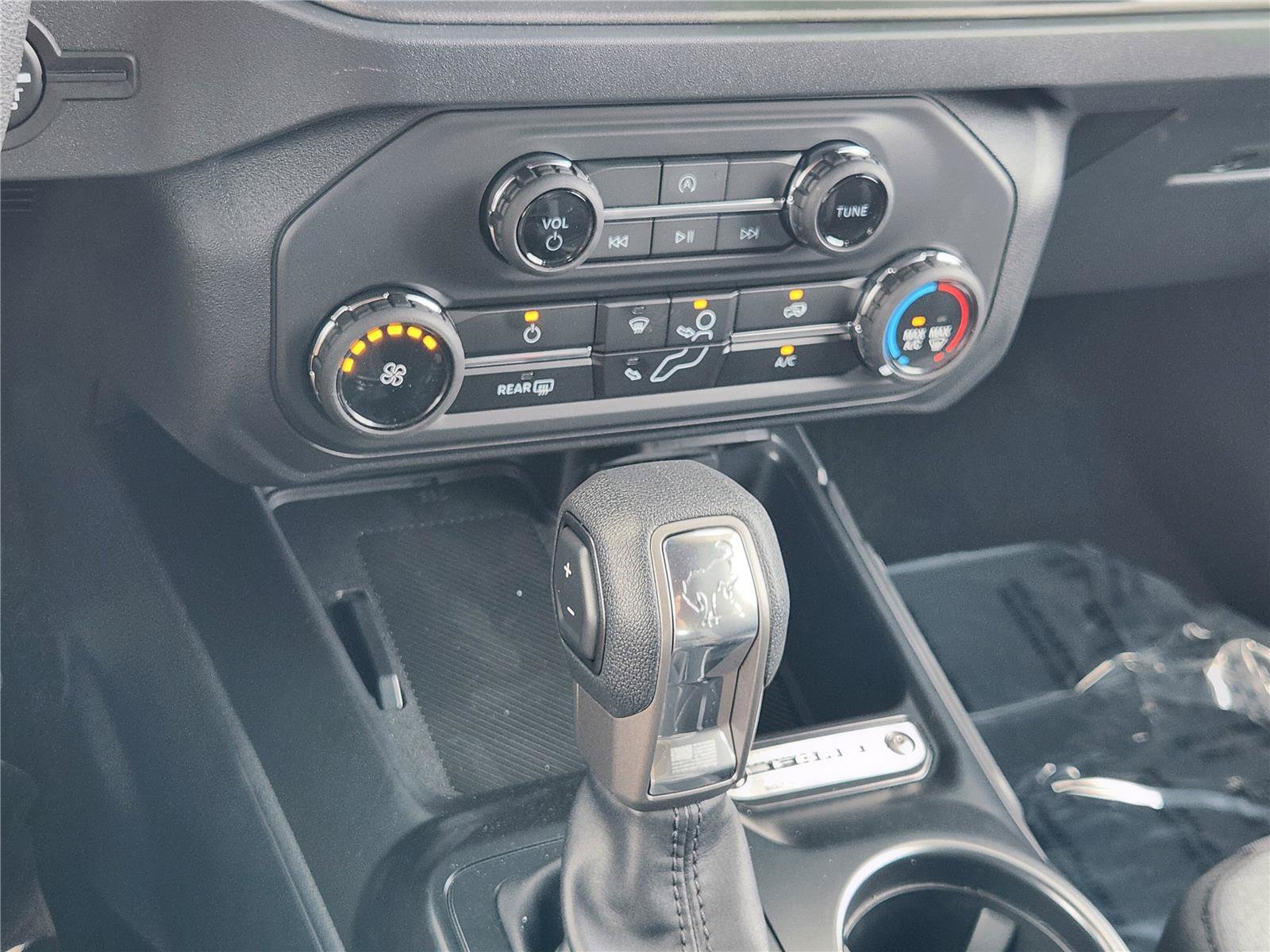 New 2025 Ford Bronco 4-Door AWD/4WD image 14