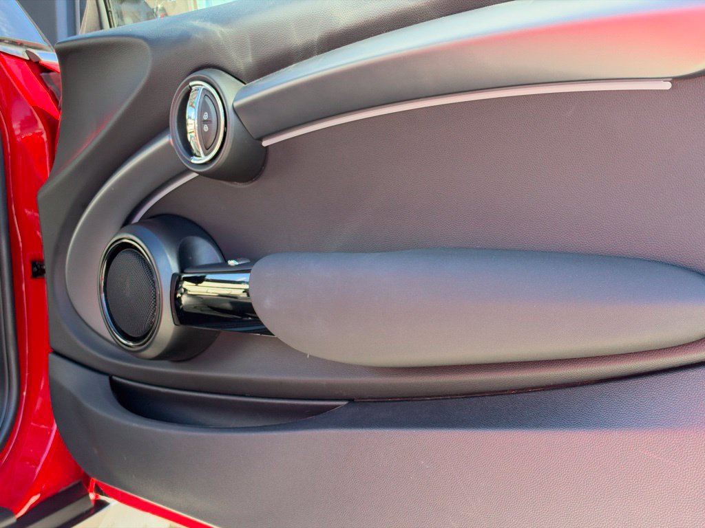 Used 2024 MINI Cooper 2-Door Hardtop FWD image 31