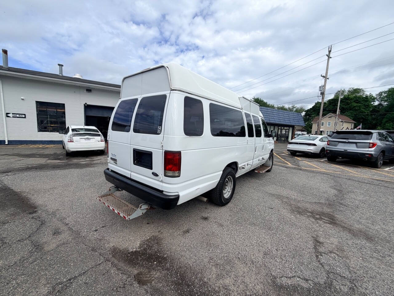 Used 2014 Ford E-250 and Econoline 250 Extended w/ Power Group RWD image 48