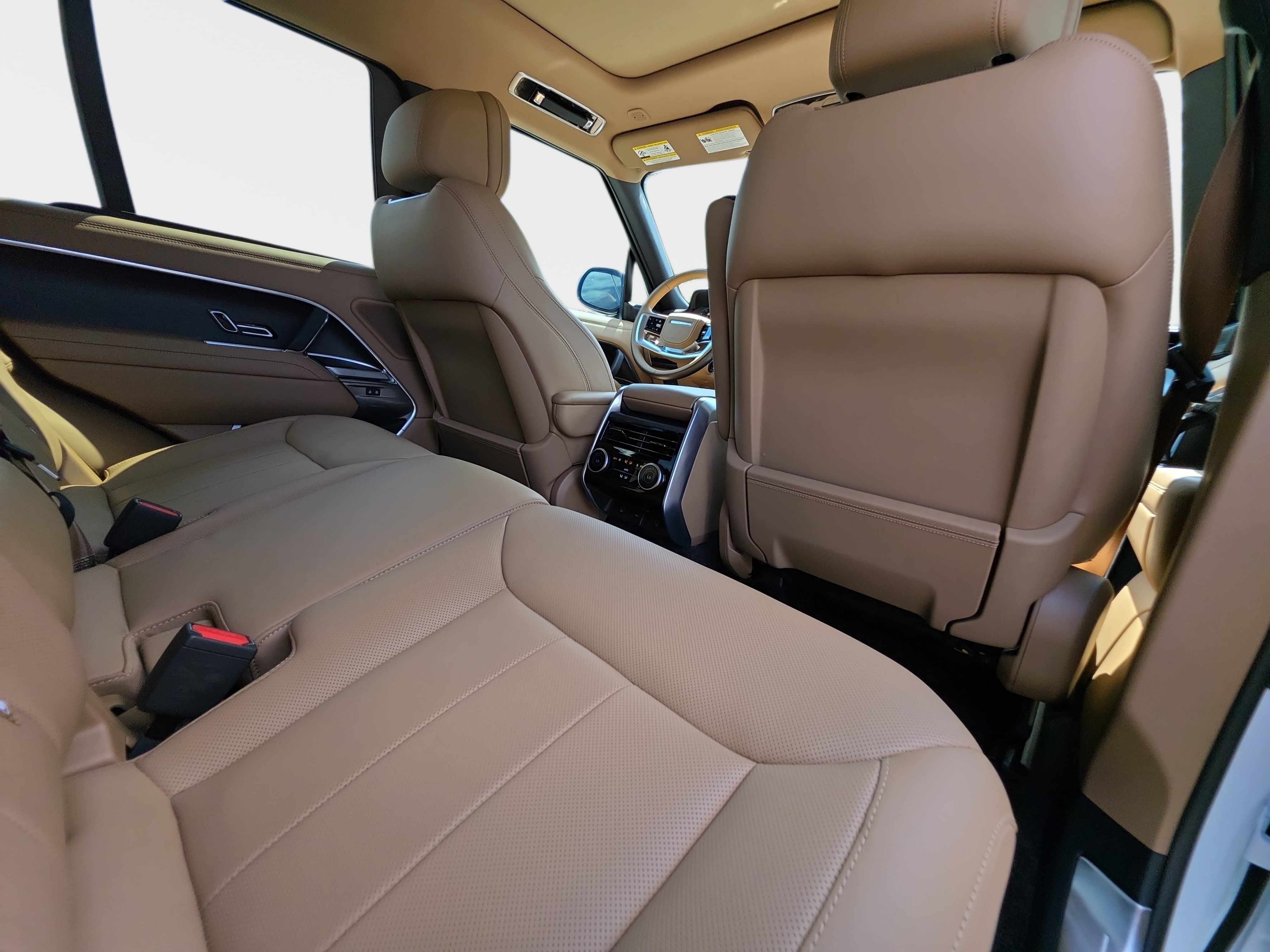 Certified 2025 Land Rover Range Rover SE AWD/4WD image 11