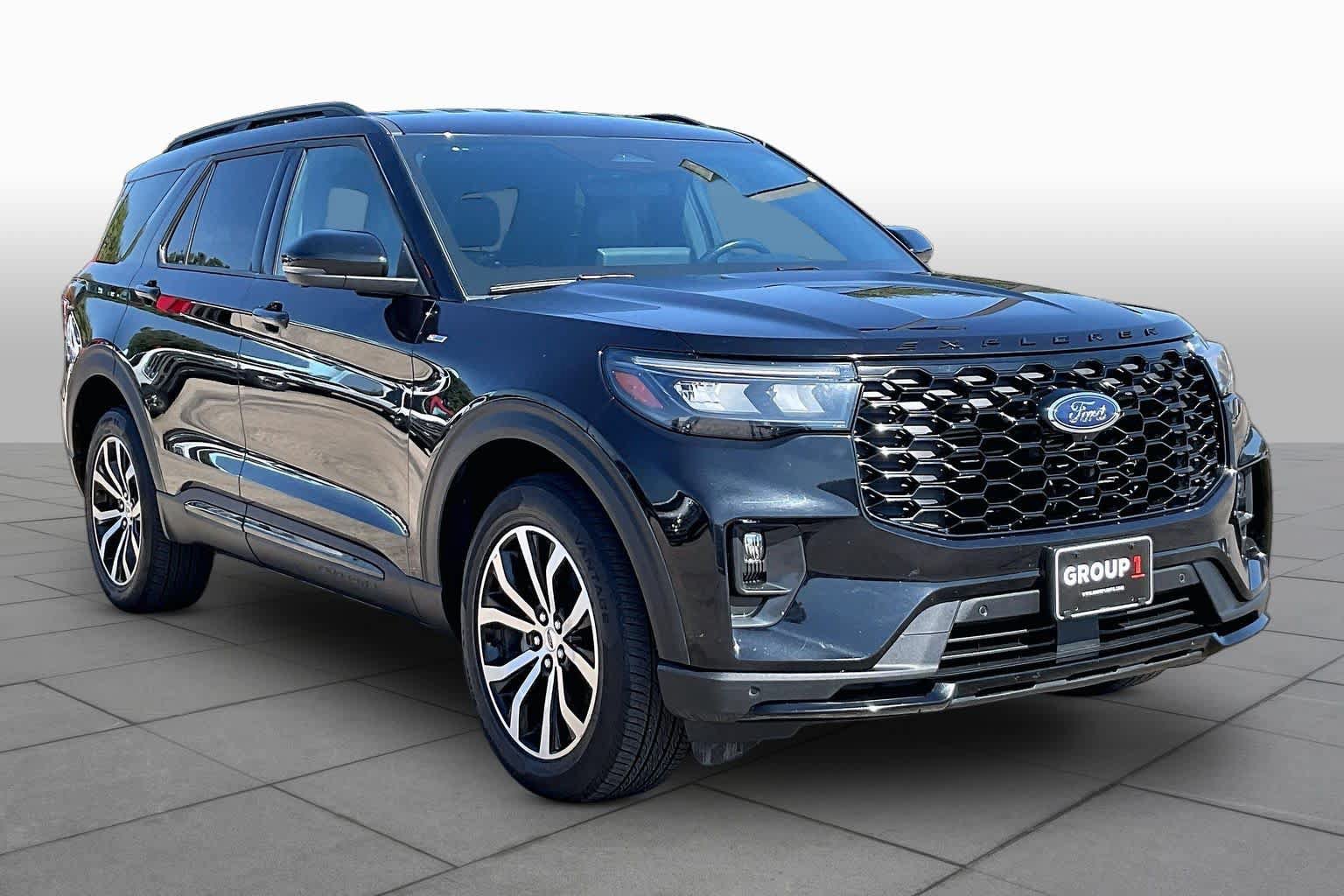 Certified 2025 Ford Explorer ST-Line AWD/4WD image 2