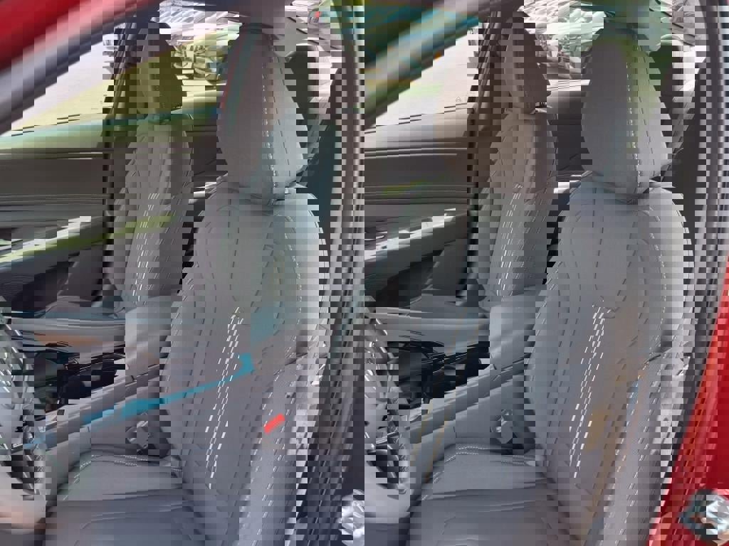 Used 2023 Hyundai Elantra SEL w/ Convenience Package image 12