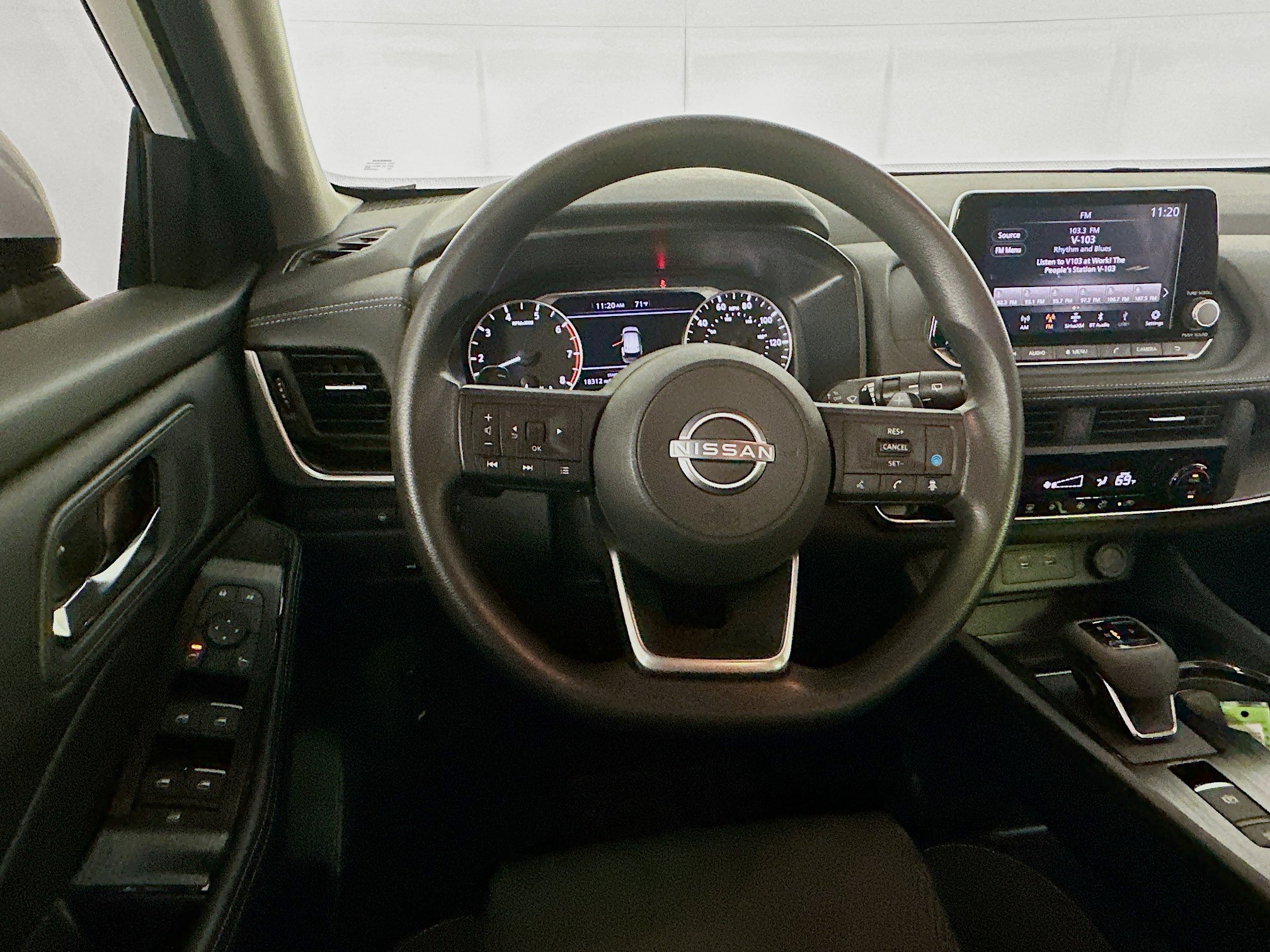 Used 2024 Nissan Rogue SV FWD image 18
