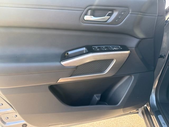 Used 2024 Nissan Pathfinder Platinum w/ Cargo Package image 9