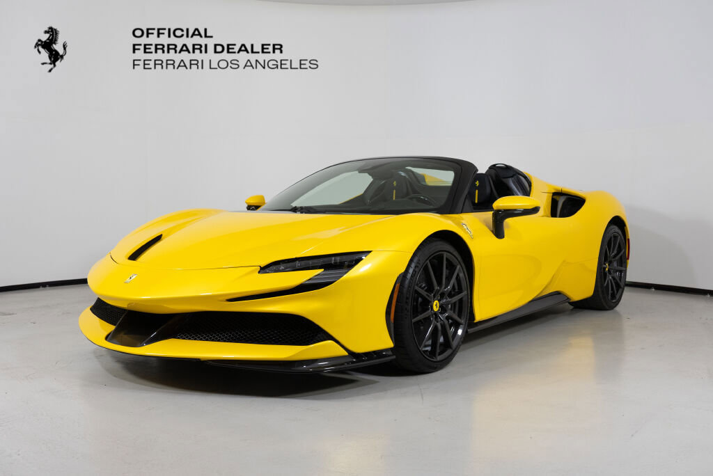 Used 2023 Ferrari SF90 Spider image 1