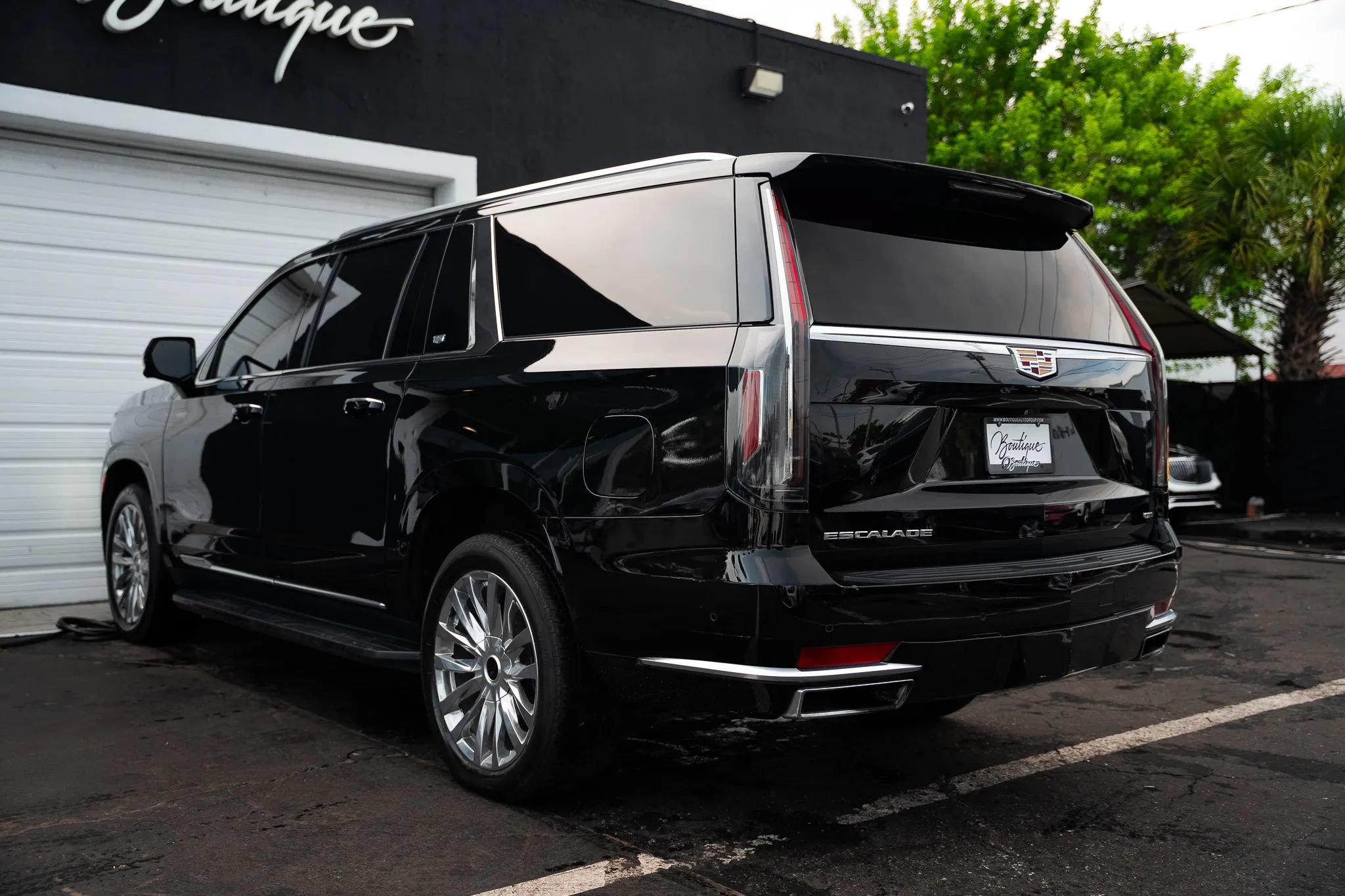 Used 2021 Cadillac Escalade ESV Premium Luxury w/ Performance Package AWD/4WD image 6