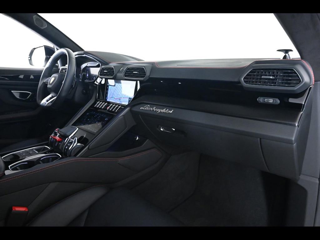 Used 2024 Lamborghini Urus S image 13