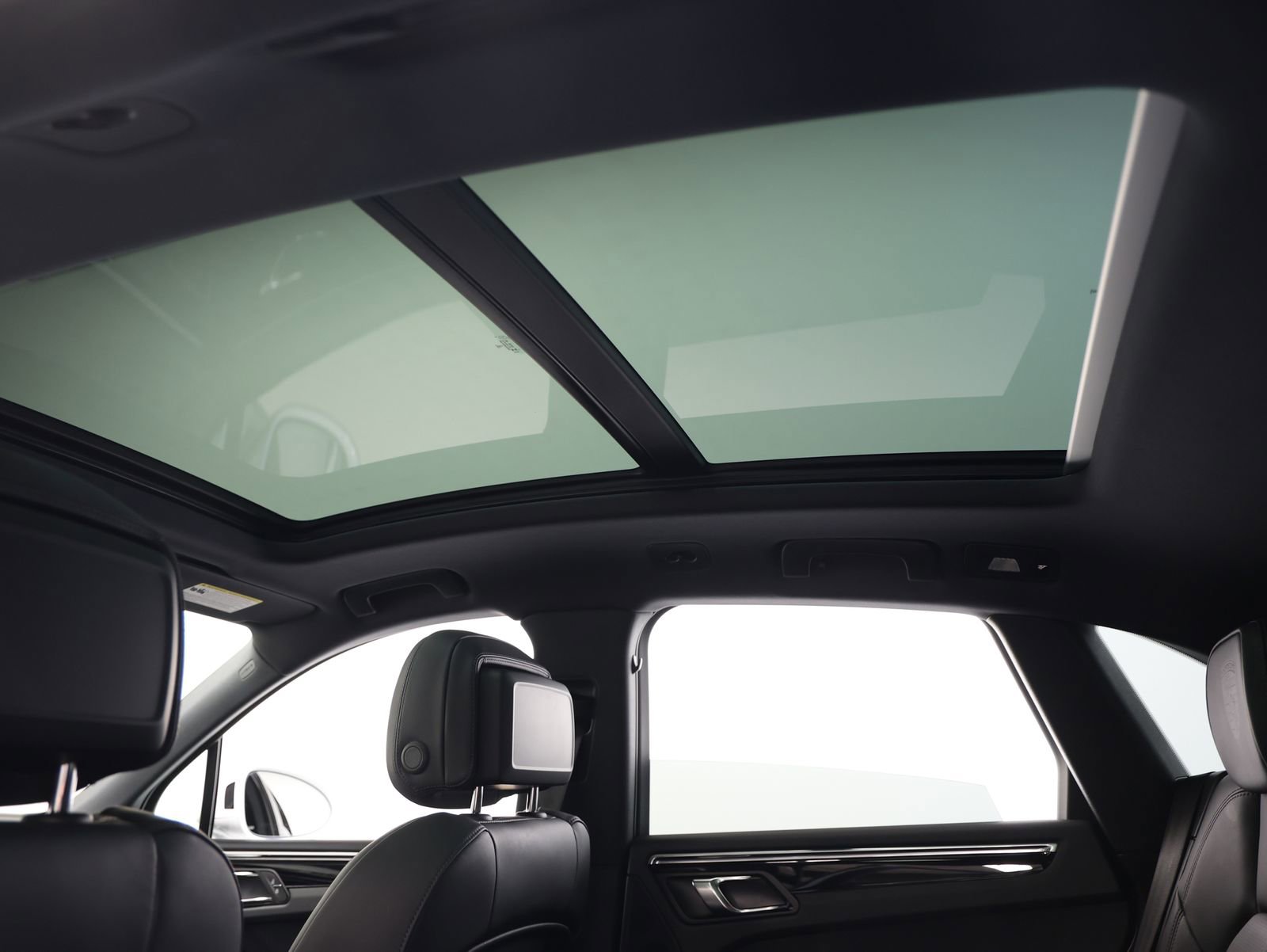 New 2026 Porsche Macan image 45