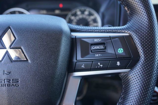 Used 2025 Mitsubishi Outlander SE image 25