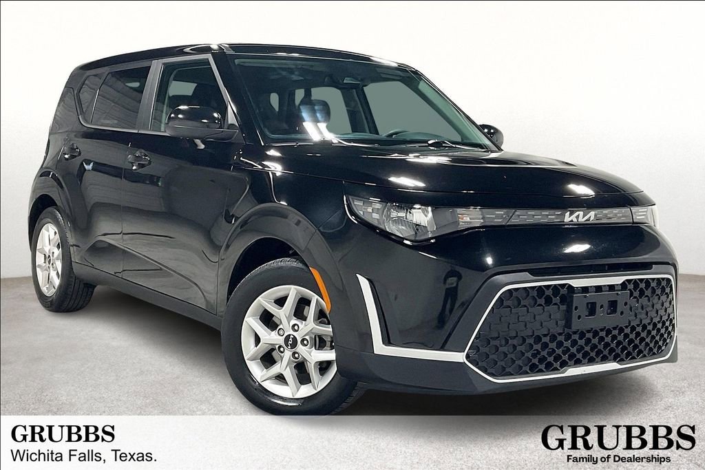 Used 2023 Kia Soul S image 1