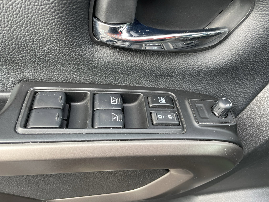 Used 2024 Nissan Titan SV w/ SV Bronze Edition Package image 7