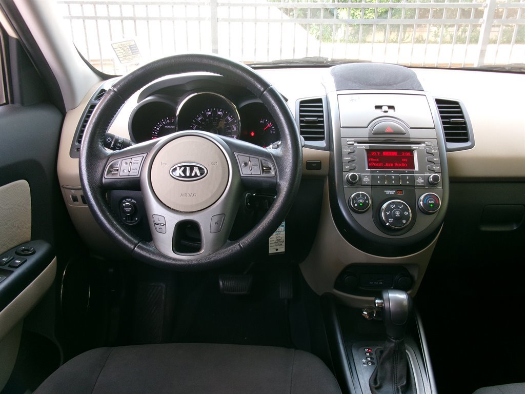Used 2011 Kia Soul ! FWD image 17