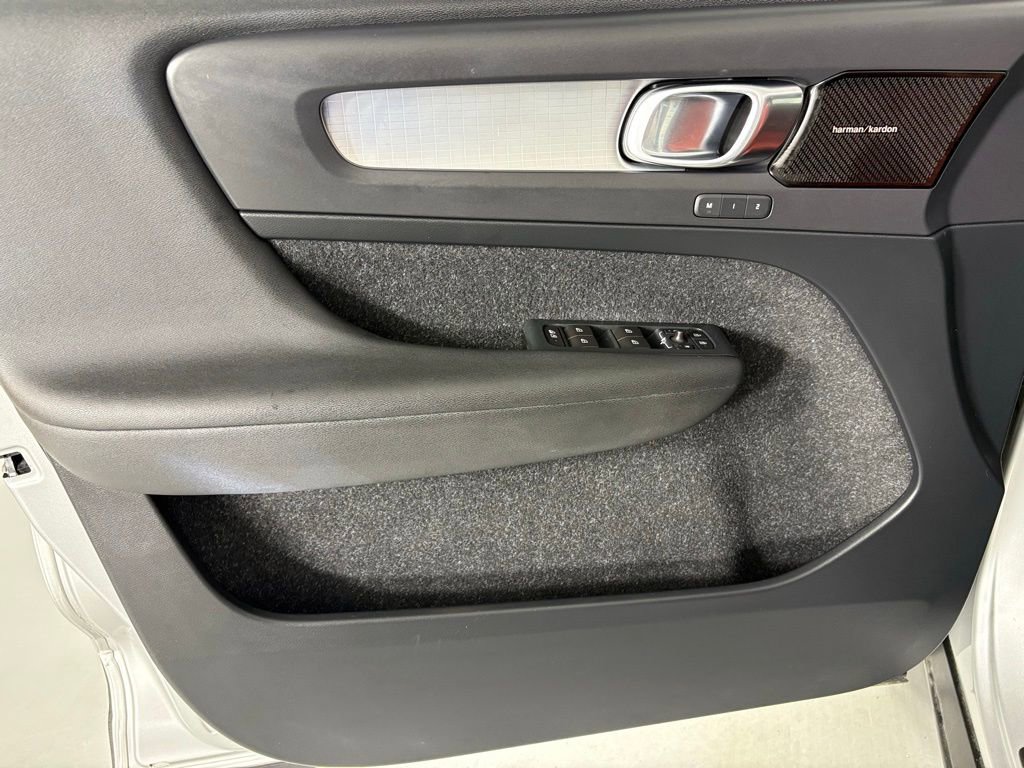 Used 2019 Volvo XC40 T5 Momentum AWD/4WD image 14