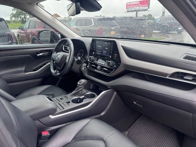 Used 2021 Toyota Highlander XLE AWD/4WD image 54
