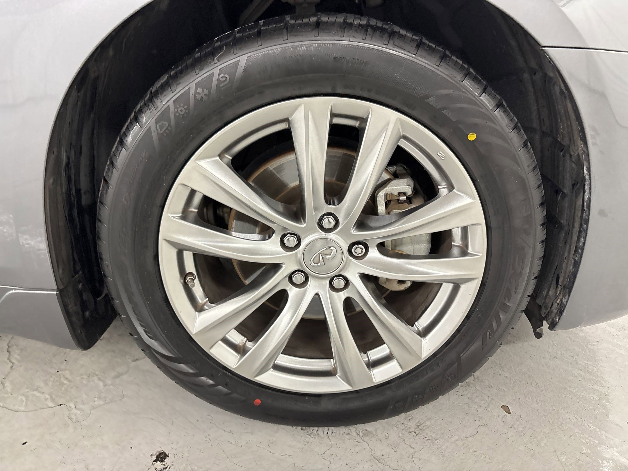 Used 2019 INFINITI Q70 Luxe image 12