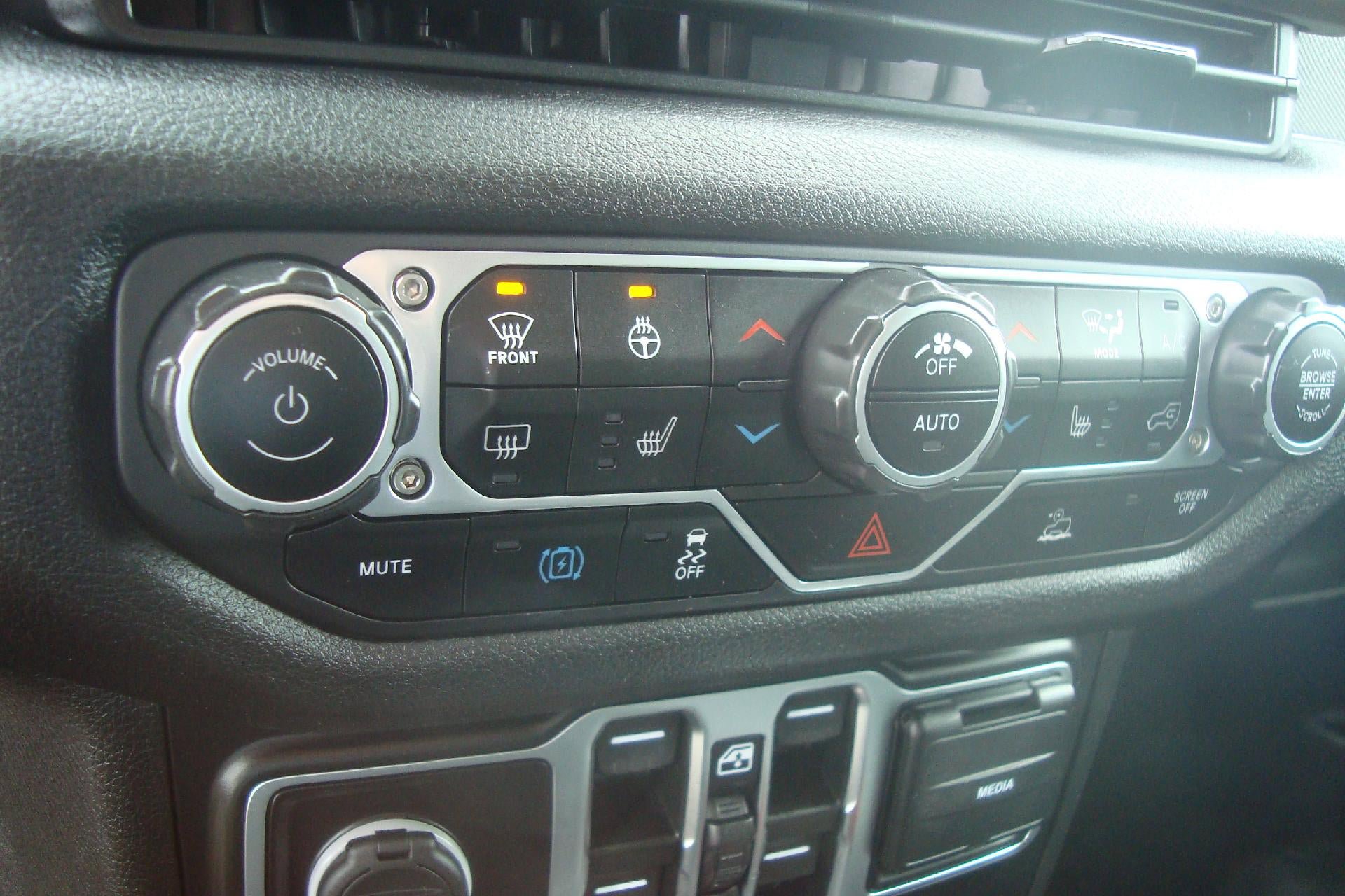 Used 2024 Jeep Wrangler Unlimited AWD/4WD image 14