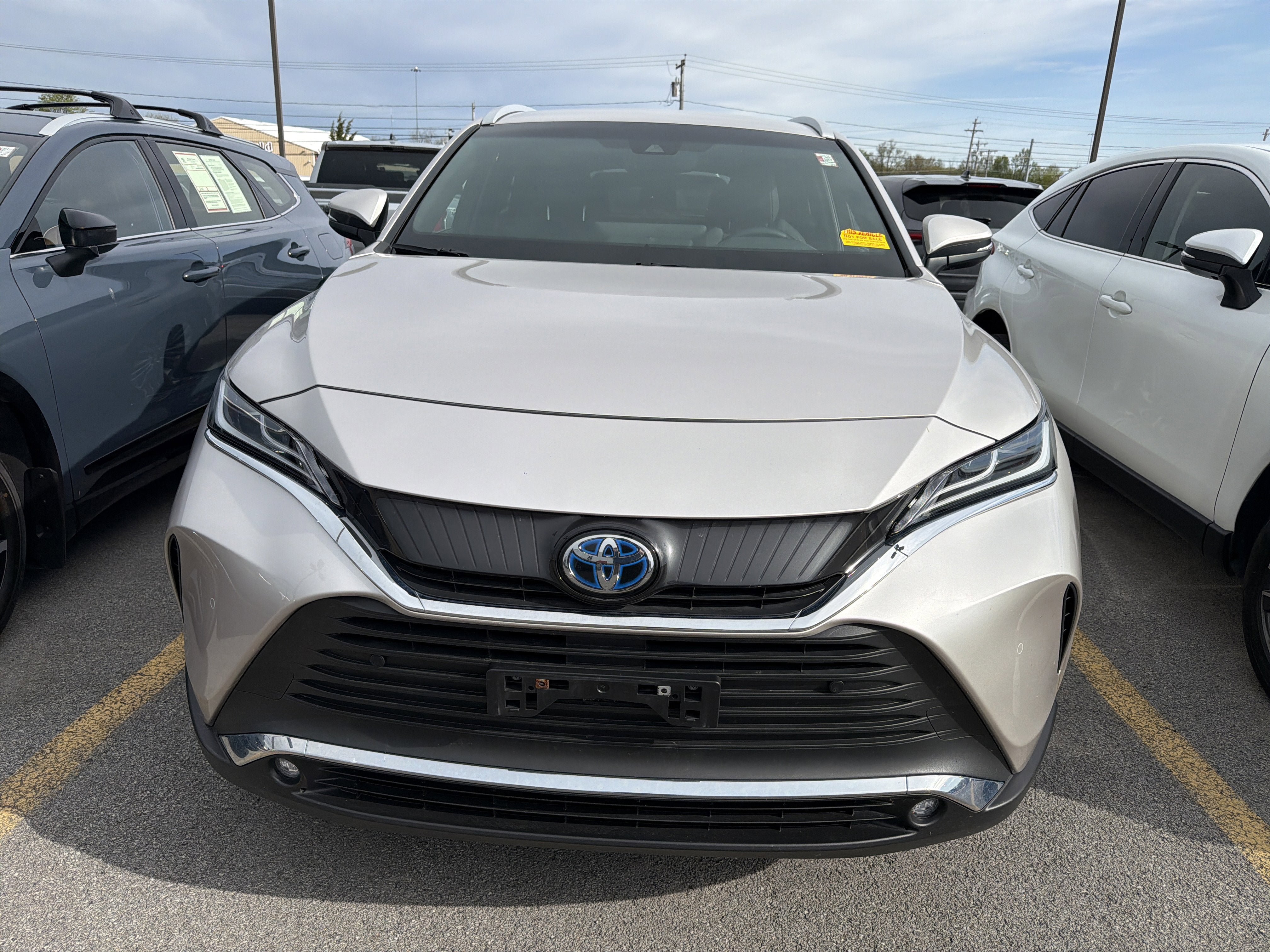 Used 2023 Toyota Venza XLE AWD/4WD image 3