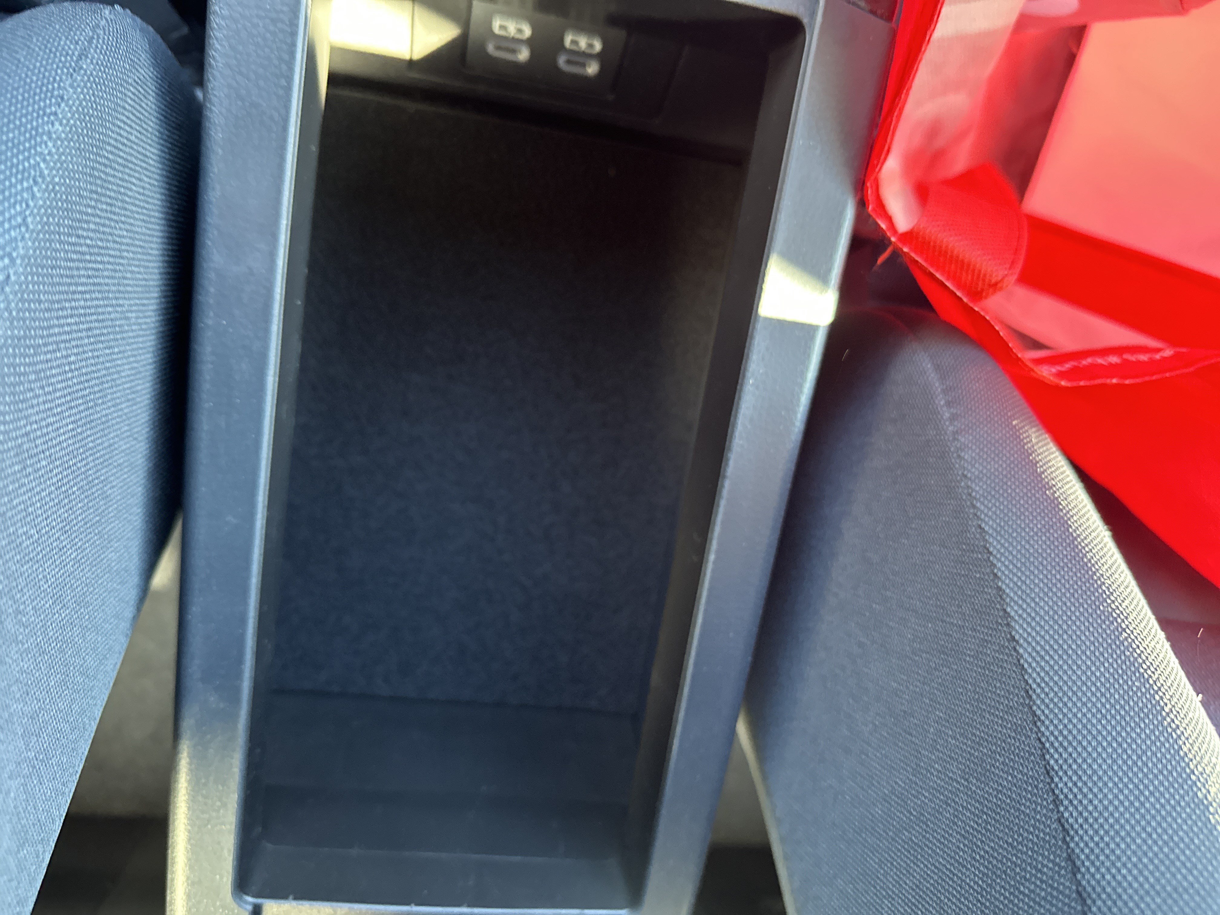 Used 2025 Toyota Prius LE FWD image 26