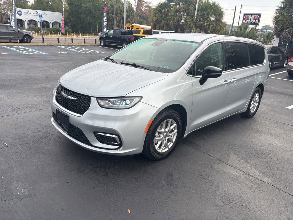 Used 2024 Chrysler Pacifica Touring-L