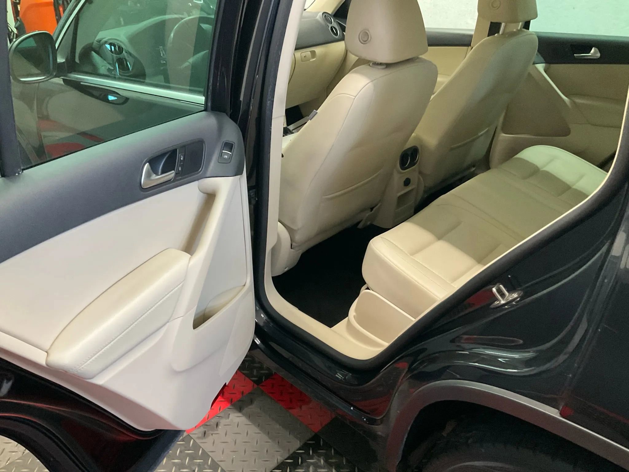 Used 2017 Volkswagen Tiguan Wolfsburg Edition image 12