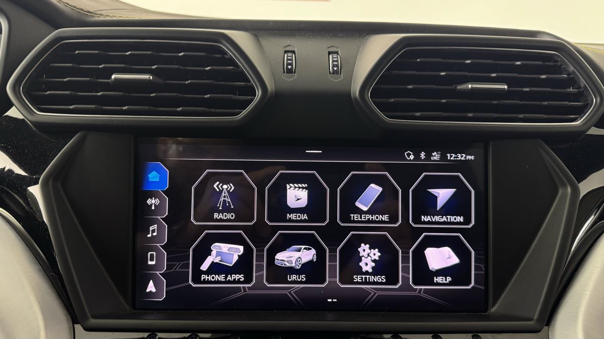 Used 2019 Lamborghini Urus AWD/4WD image 22