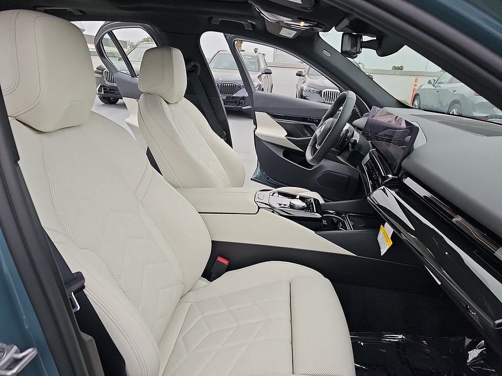 Used 2025 BMW 530i RWD image 10