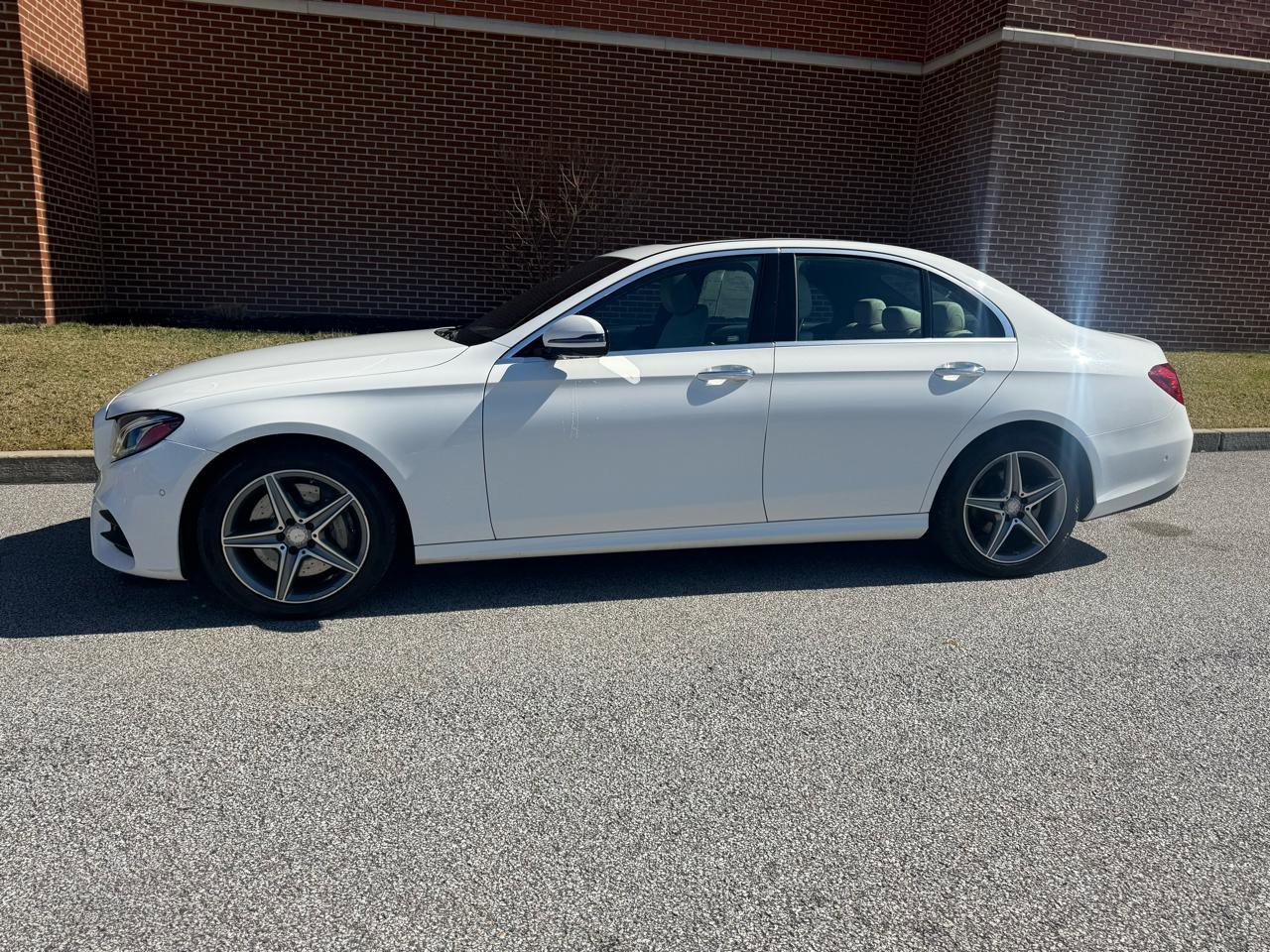 Used 2017 Mercedes-Benz E 300 4MATIC image 6