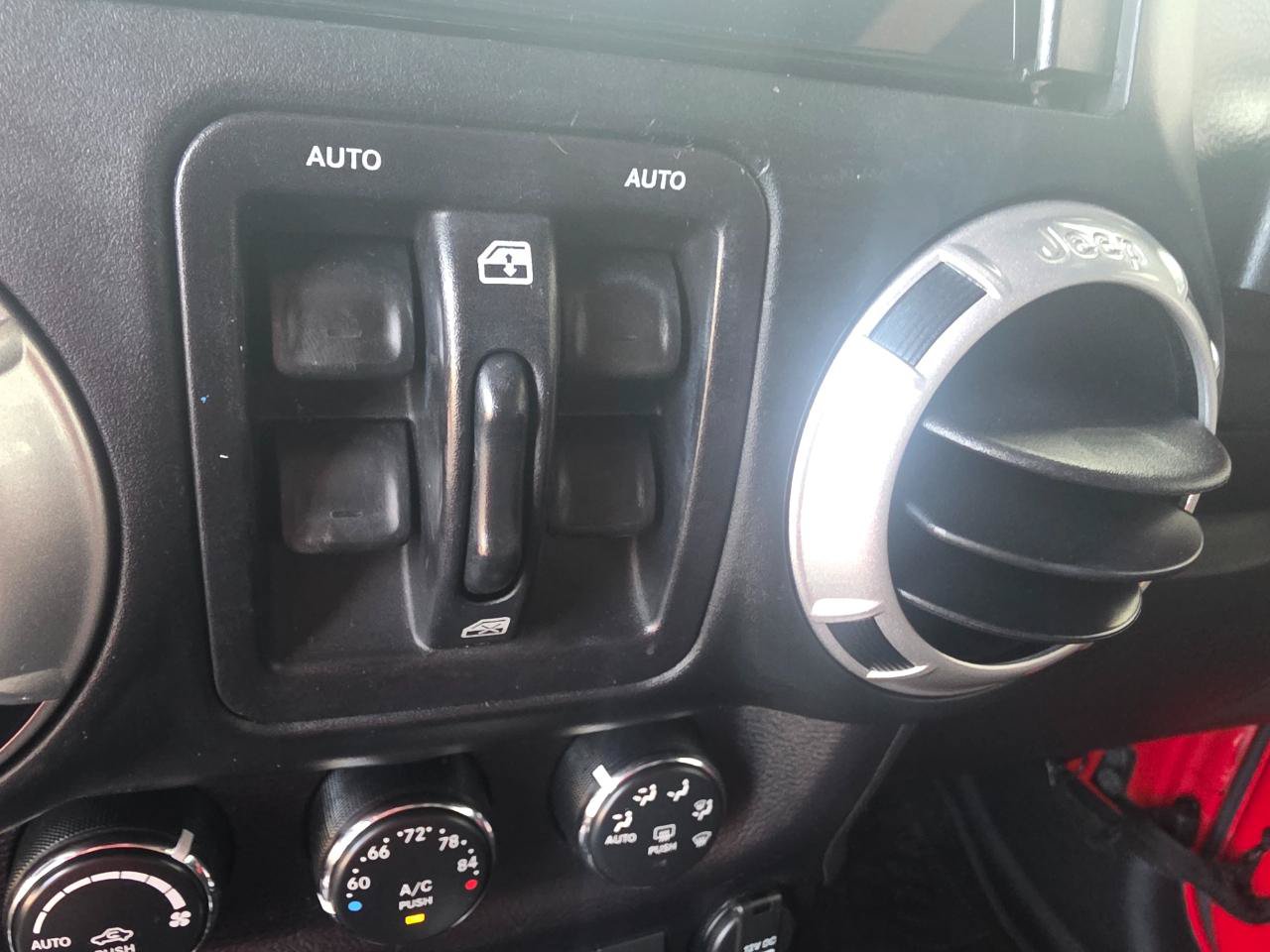 Used 2016 Jeep Wrangler Unlimited Rubicon AWD/4WD image 40