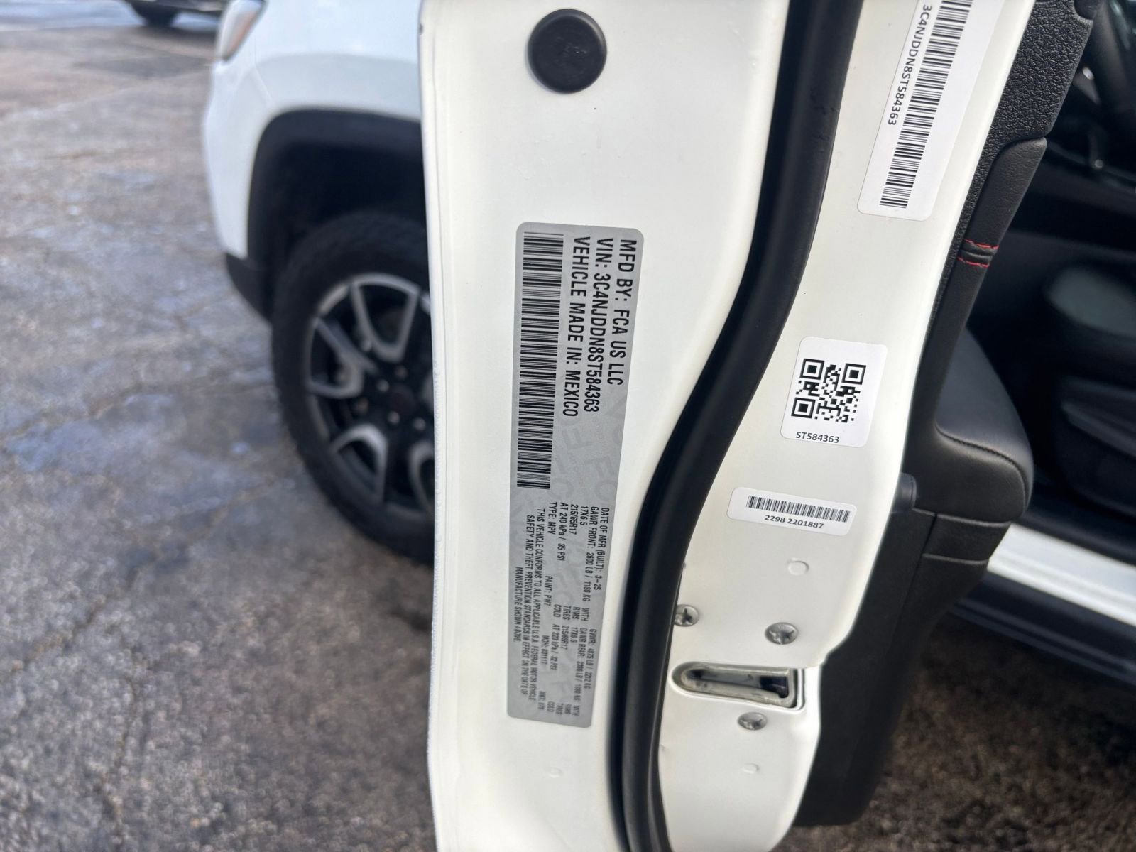 Used 2025 Jeep Compass Trailhawk image 27