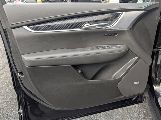Used 2025 Cadillac XT6 Premium Luxury image 11