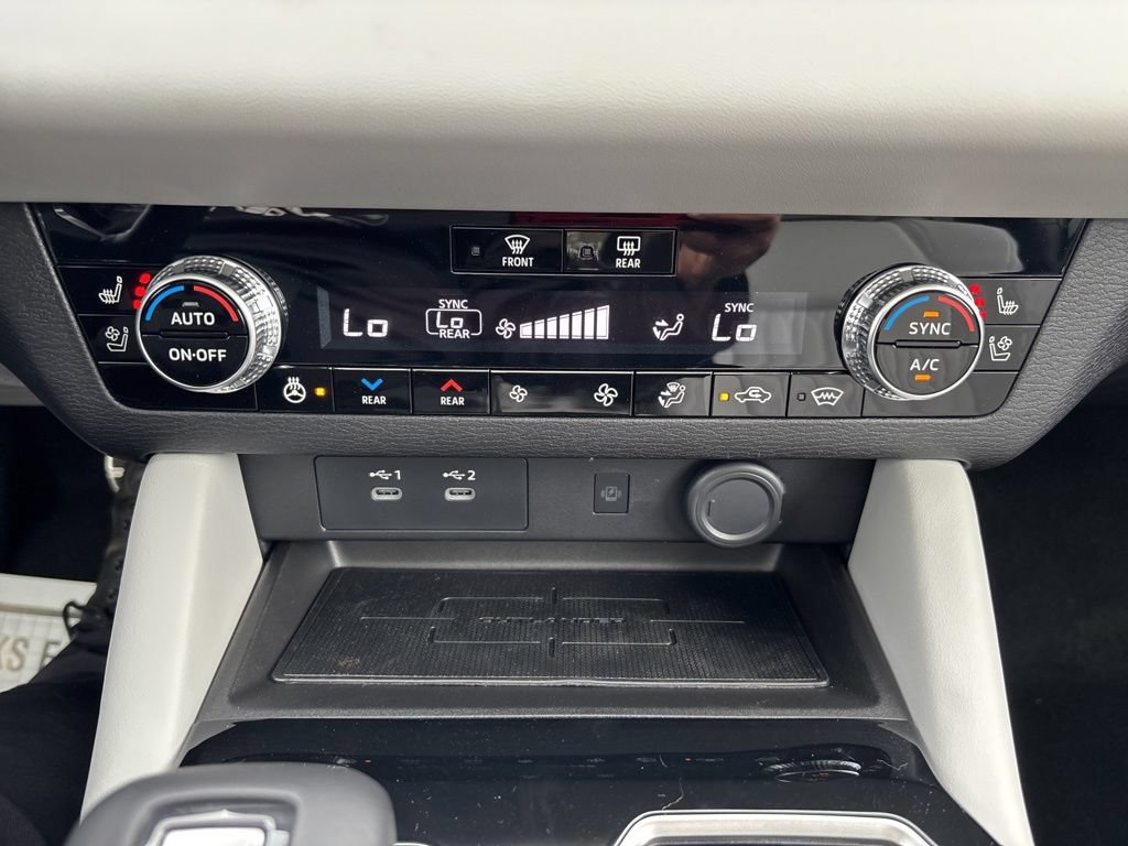 Used 2025 Mitsubishi Outlander AWD image 38