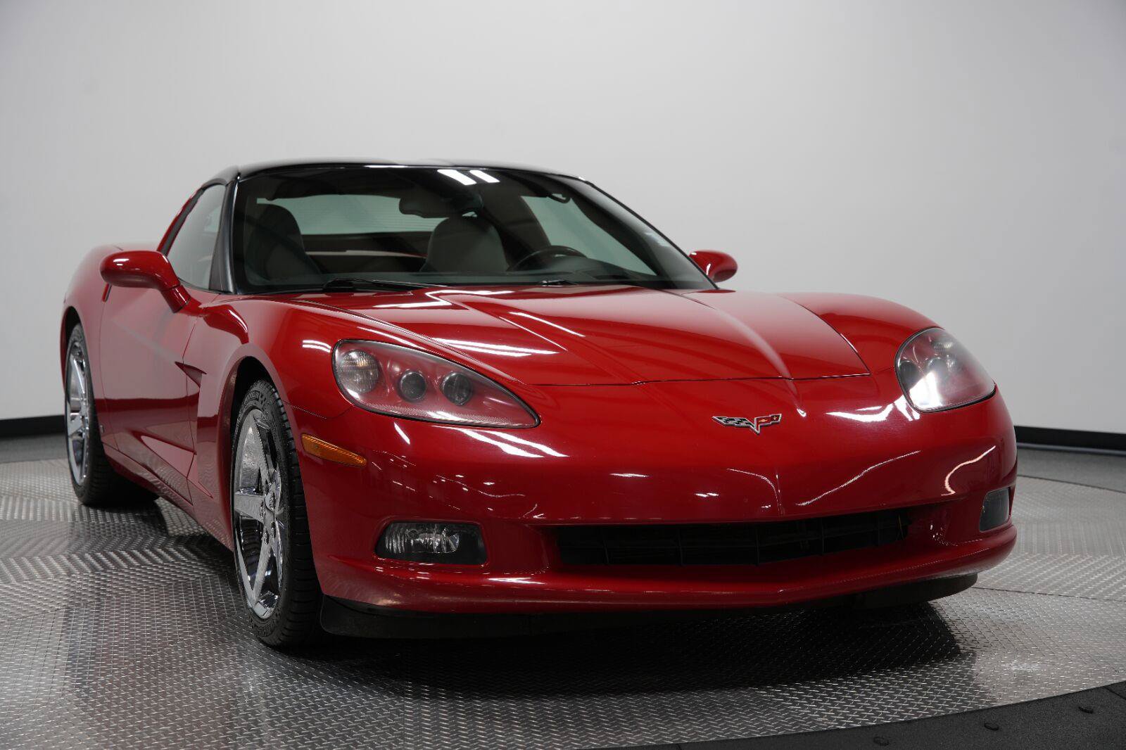Used 2007 Chevrolet Corvette Coupe w/ Preferred Equipment Group RWD image 2