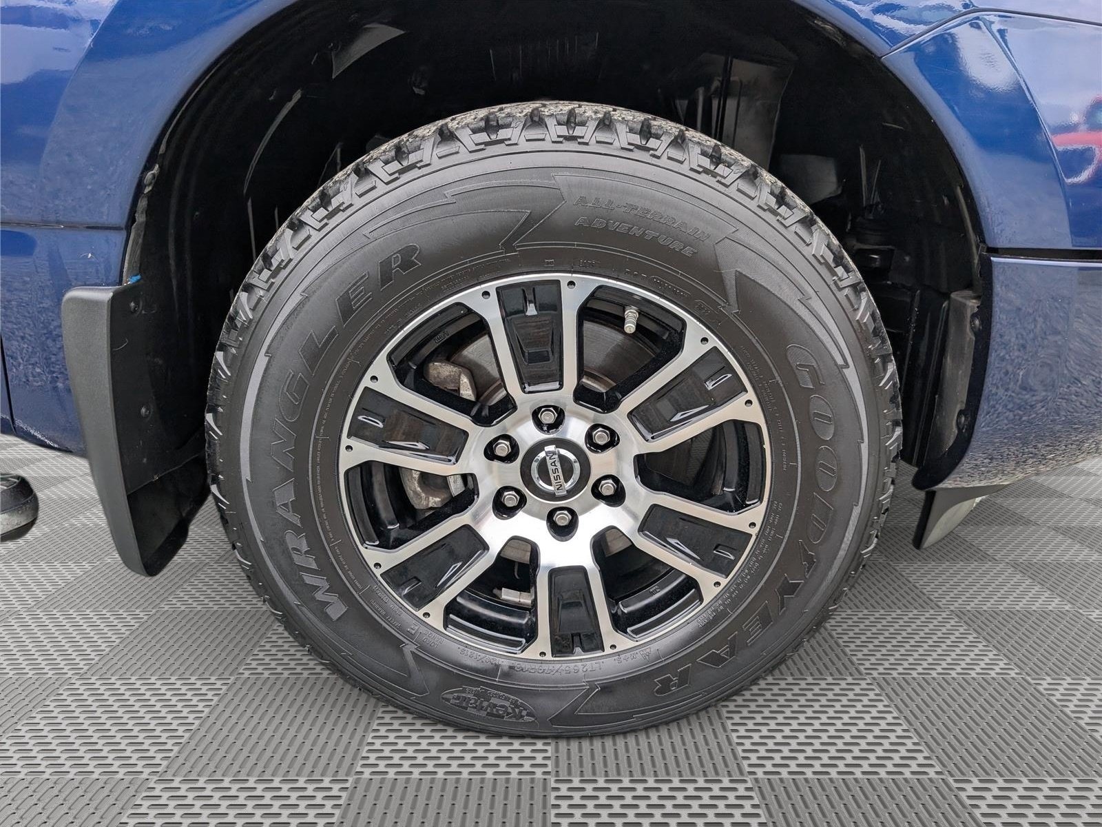 Used 2020 Nissan Titan SV w/ SV Convenience Package AWD/4WD image 9