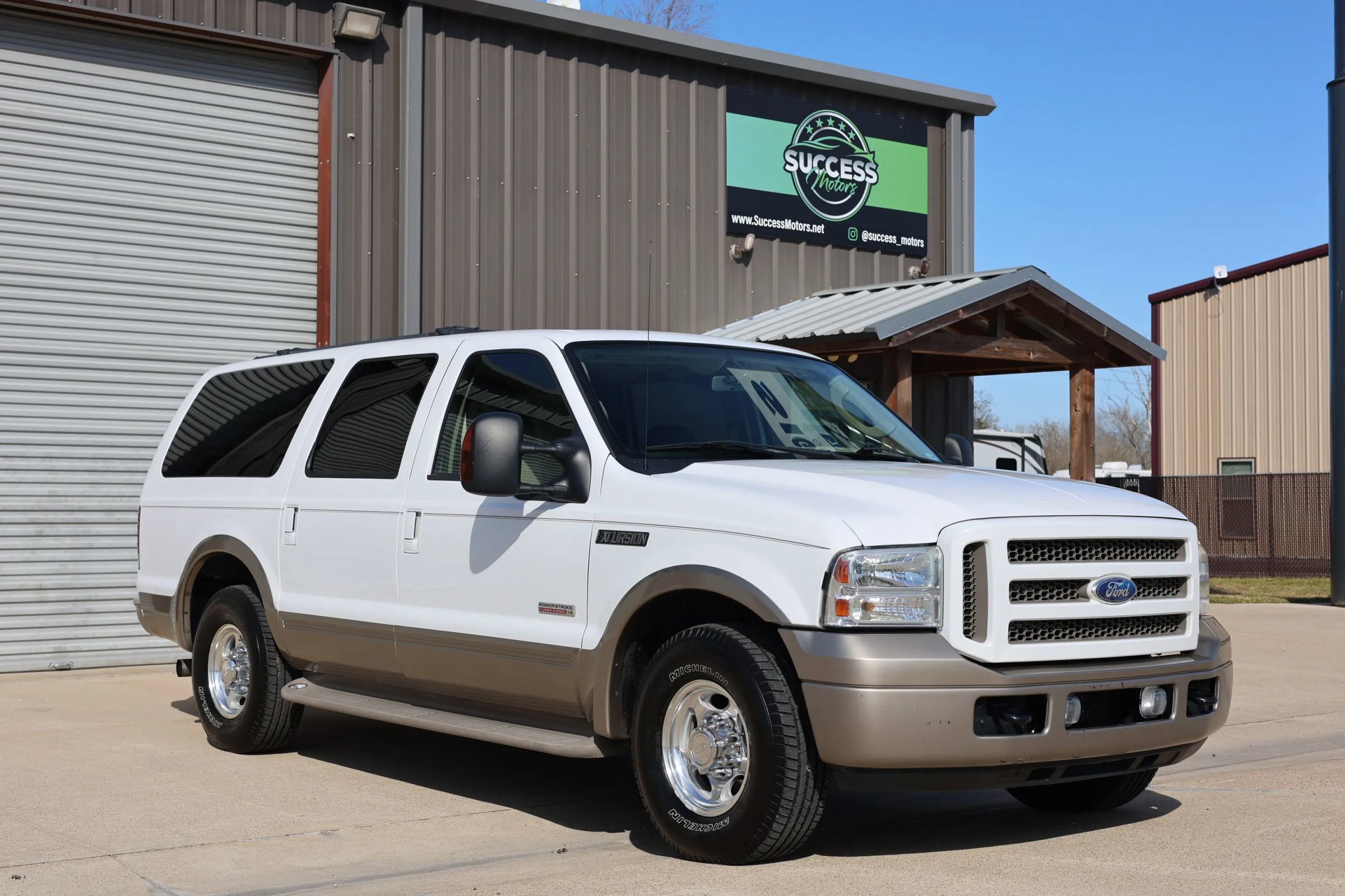 Used 2005 Ford Excursion Eddie Bauer image 1