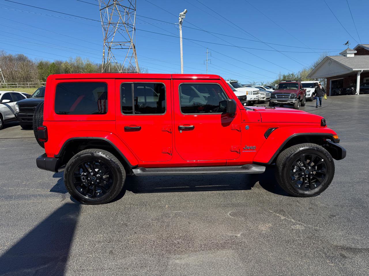Used 2025 Jeep Wrangler Unlimited Sahara AWD/4WD image 5