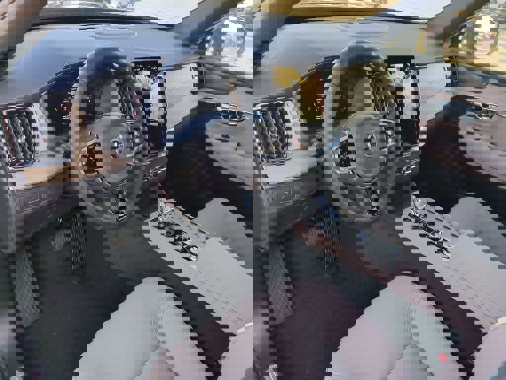 New 2026 Volvo XC90 B5 Plus w/ Protection Package Premier image 2