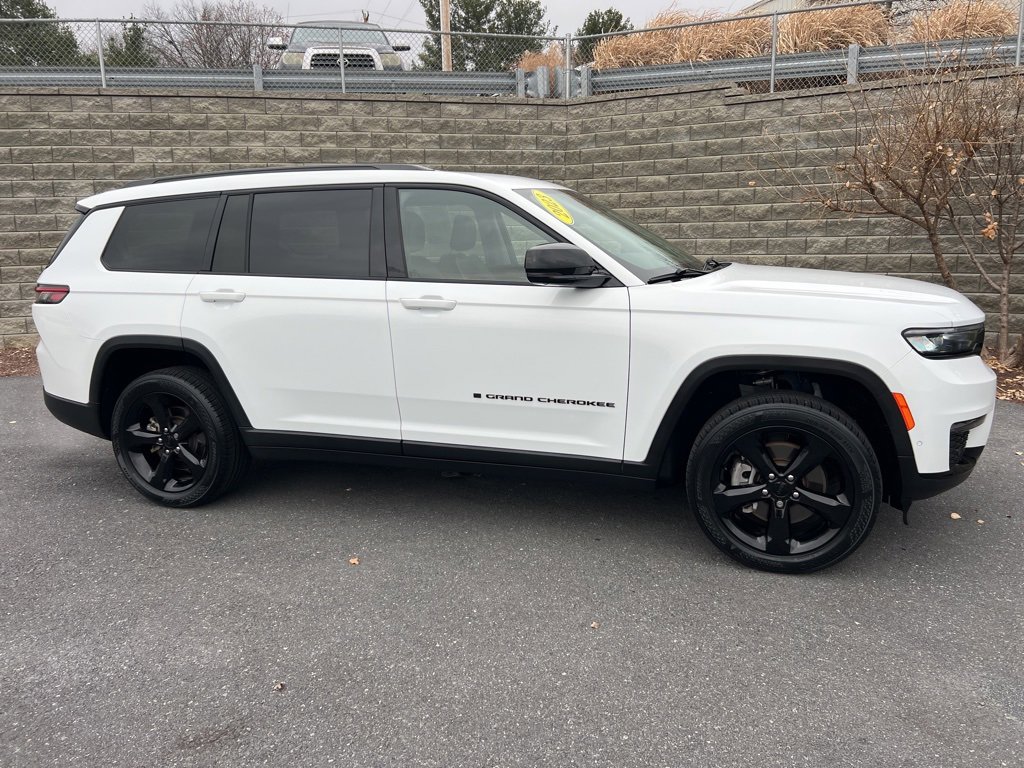 Used 2023 Jeep Grand Cherokee L Limited w/ Luxury Tech Group II image 9
