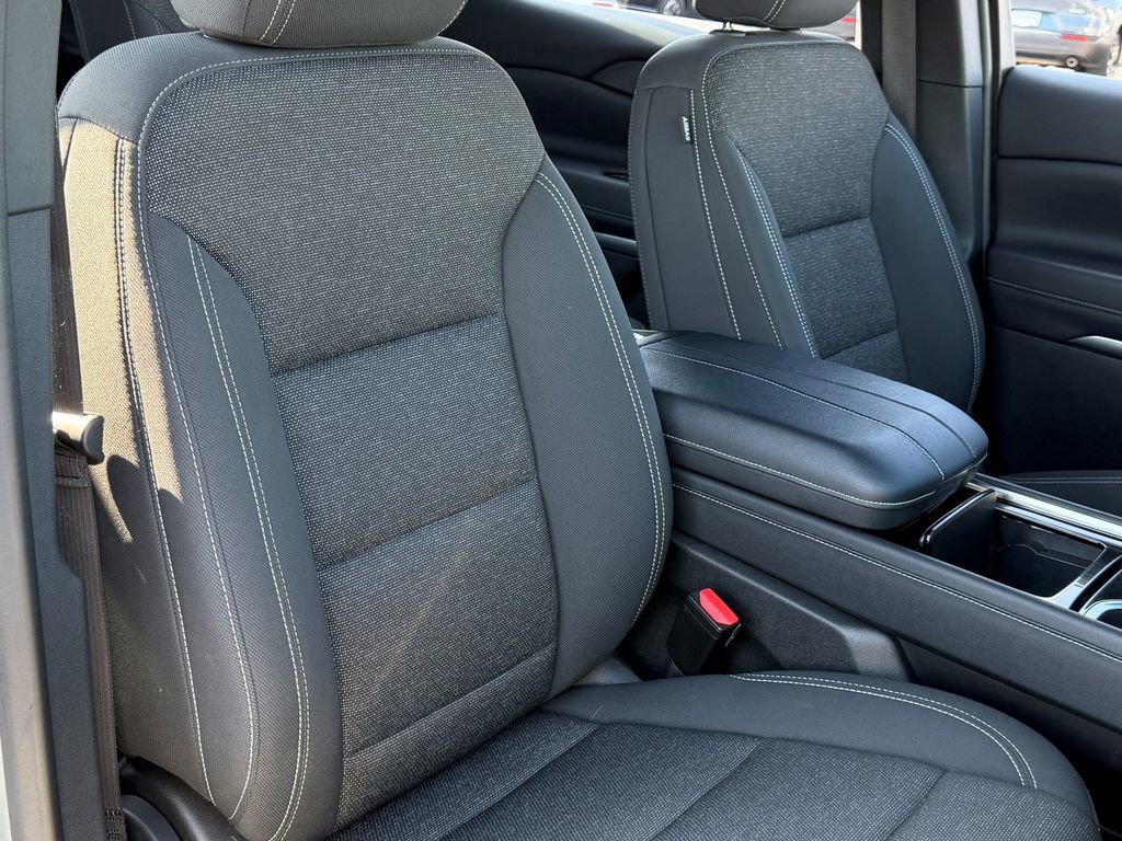 Used 2024 Chevrolet Traverse LT image 9