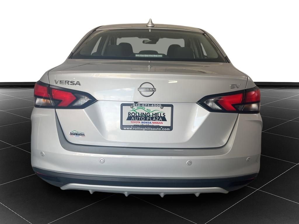 Used 2023 Nissan Versa SV FWD image 4