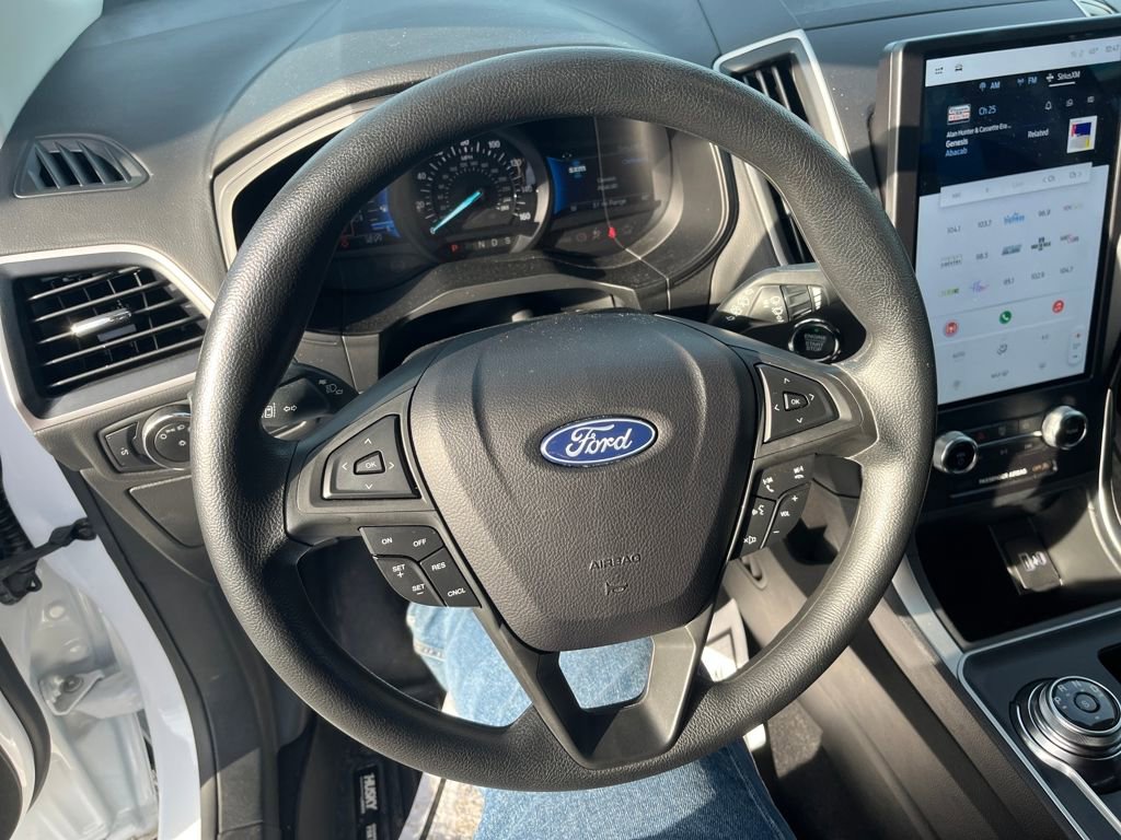 Used 2024 Ford Edge SE w/ Black Appearance Package image 10