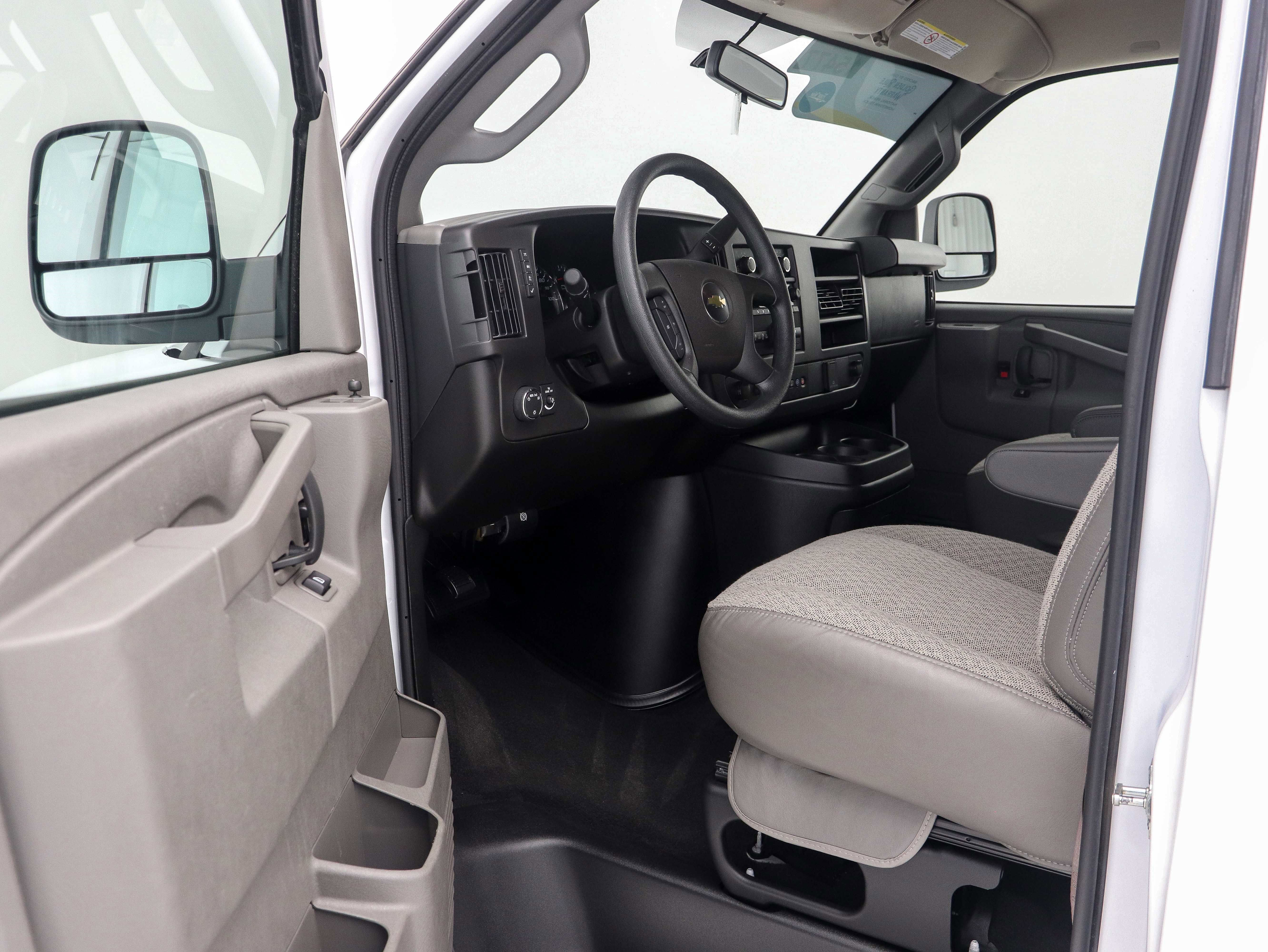 Used 2025 Chevrolet Express 3500 LS RWD image 16