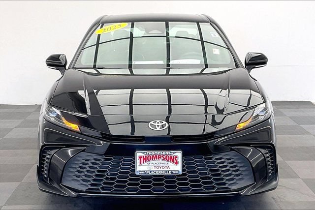 Used 2025 Toyota Camry SE FWD image 2