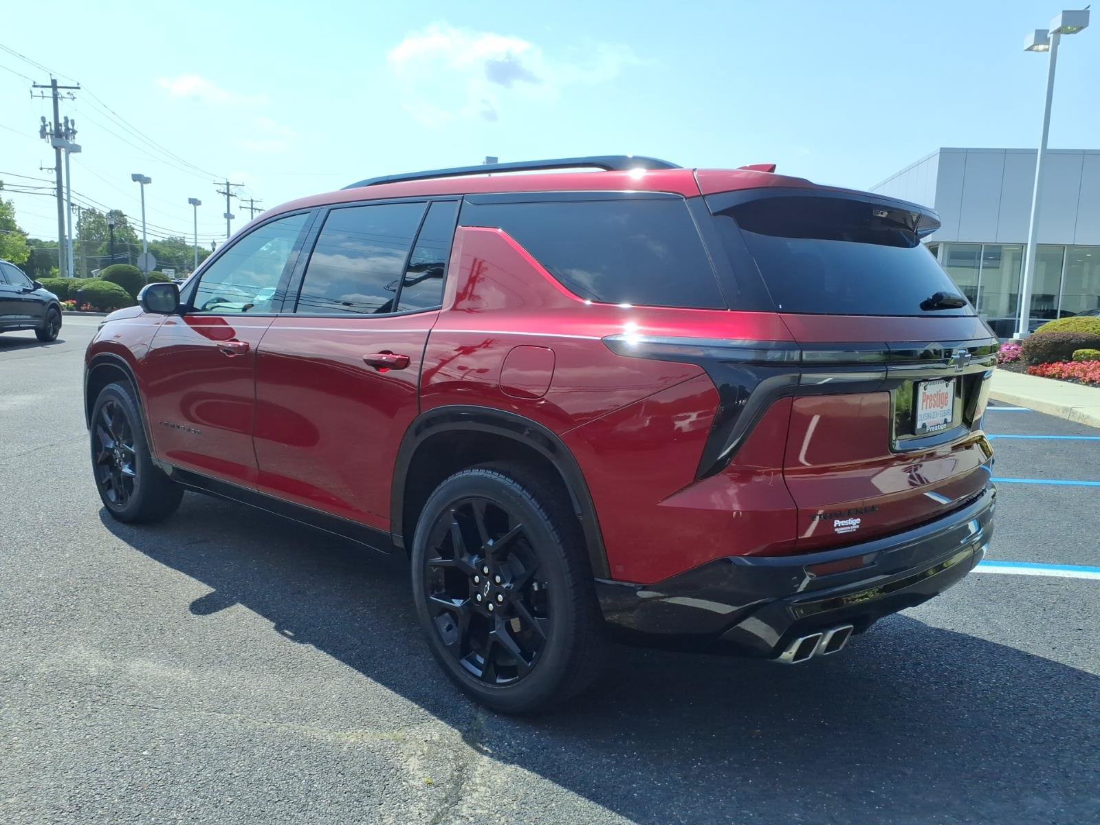 Used 2024 Chevrolet Traverse RS FWD image 4