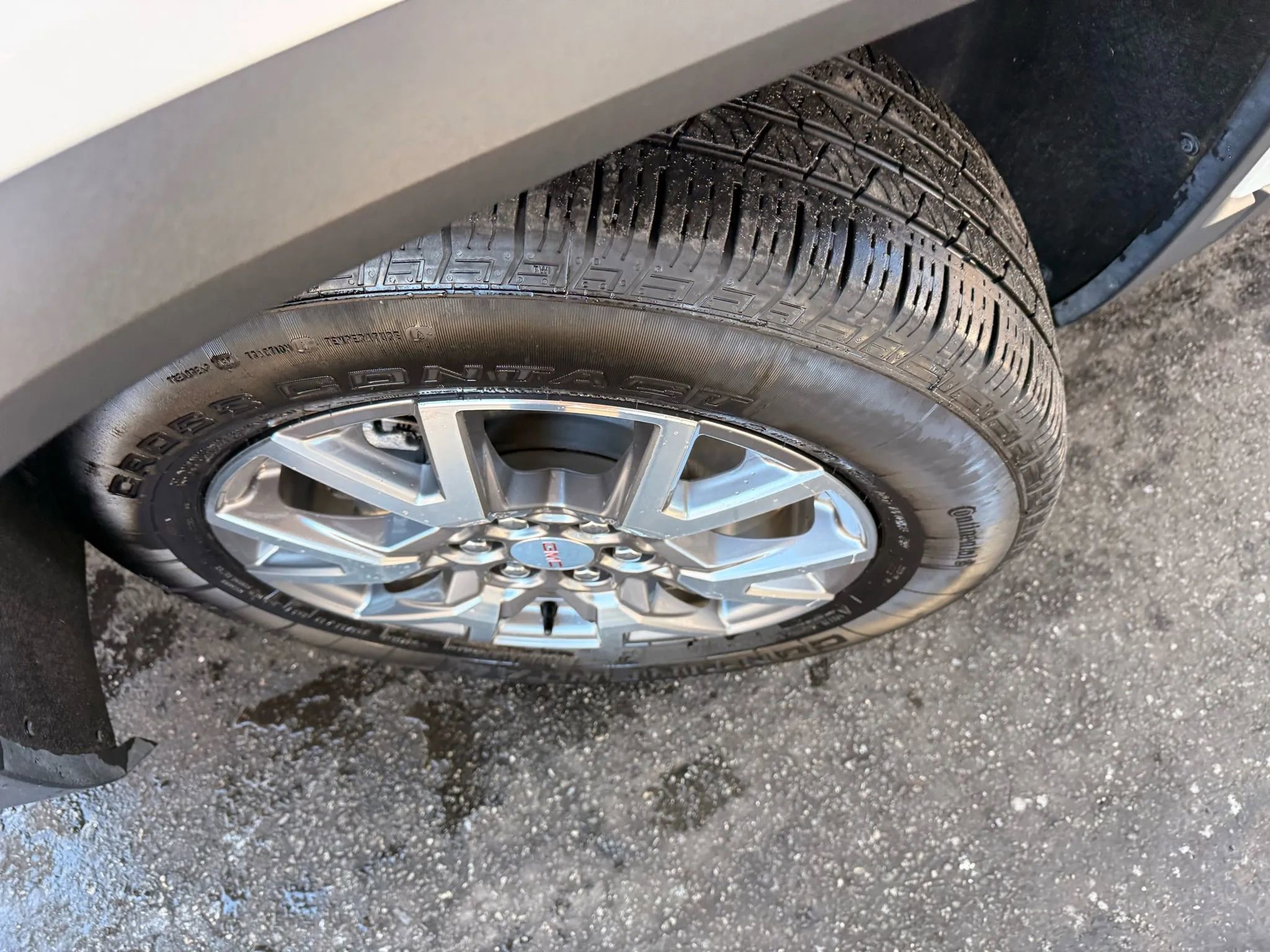 Used 2022 GMC Acadia SLT w/ LPO, Floor Liner Package image 96