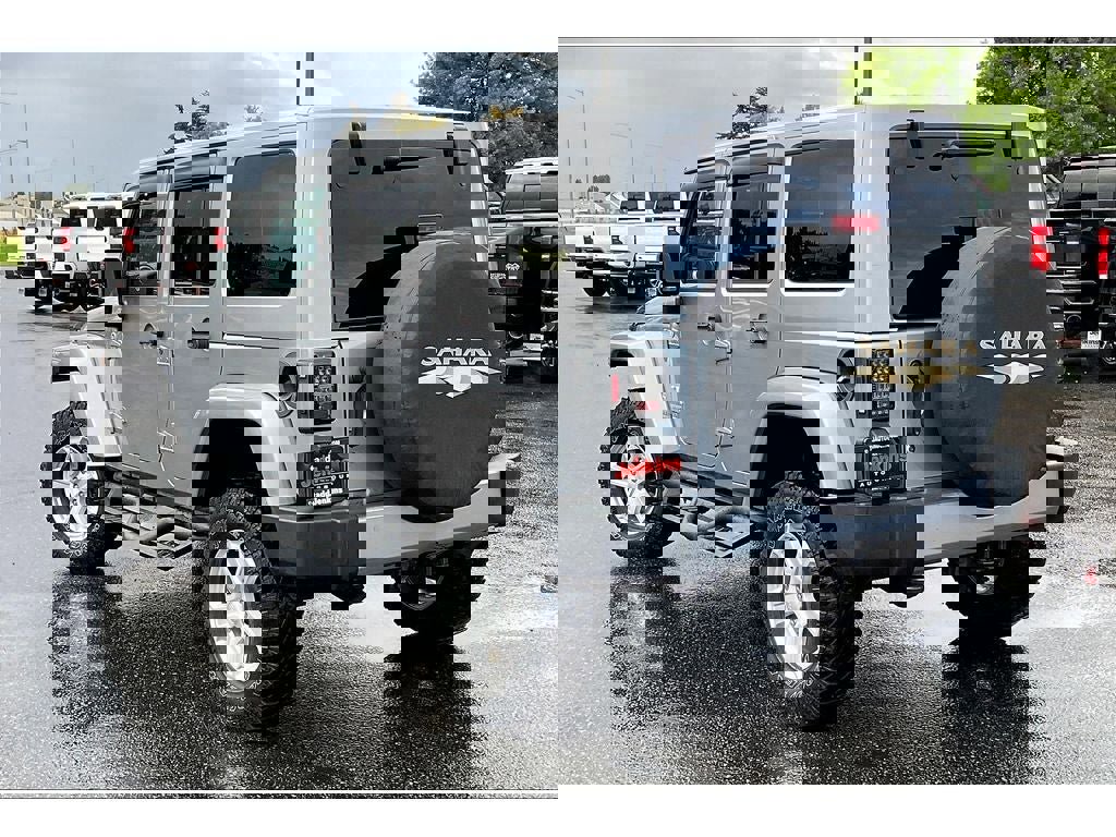 Used 2016 Jeep Wrangler Unlimited Sahara w/ Connectivity Group image 11