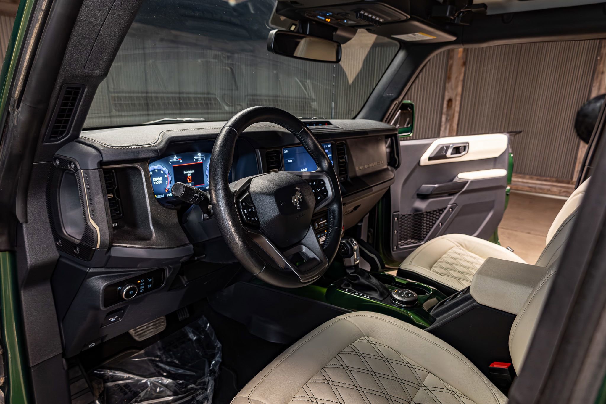 Used 2025 Ford Bronco Badlands image 13