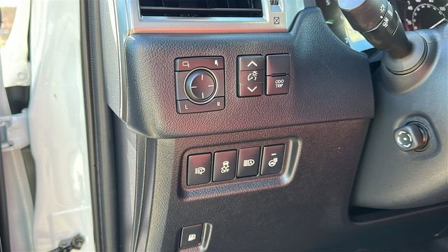 Used 2023 Lexus GX 460 Premium w/ Premium Plus Package image 11