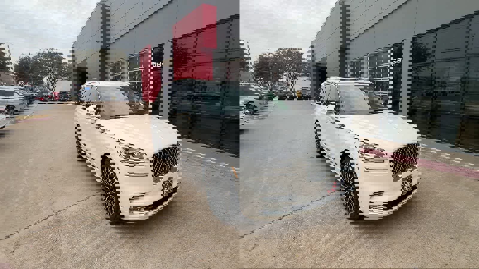 Used 2022 Lincoln Aviator Black Label w/ Dynamic Handling Package image 2