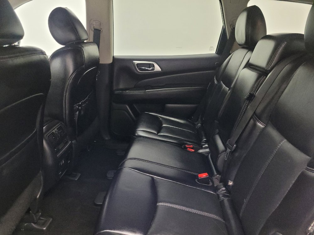 Used 2019 Nissan Pathfinder SL image 18